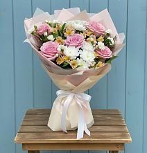 Букет цветов из:  Гвоздики, Орхидеи и Розы в Балахоновском