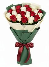 Букет Микс из красных и белых роз в Балахоновском