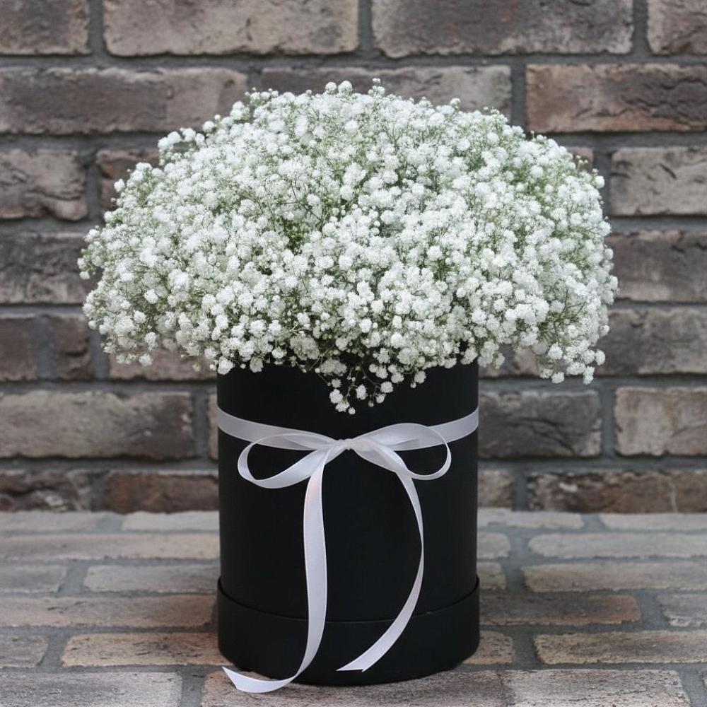 Цветочная композиция из Гипсофила в шляпной коробке в Балахоновском