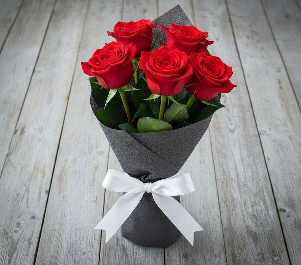 Букет 5 Красных роз Эдлесс Лав в Балахоновском