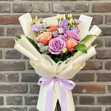 Букет цветов из:  Лизиантусы и Розы в Балахоновском
