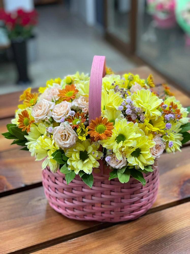Цветочная композиция из Хризантемы и Розы в корзине в Балахоновском