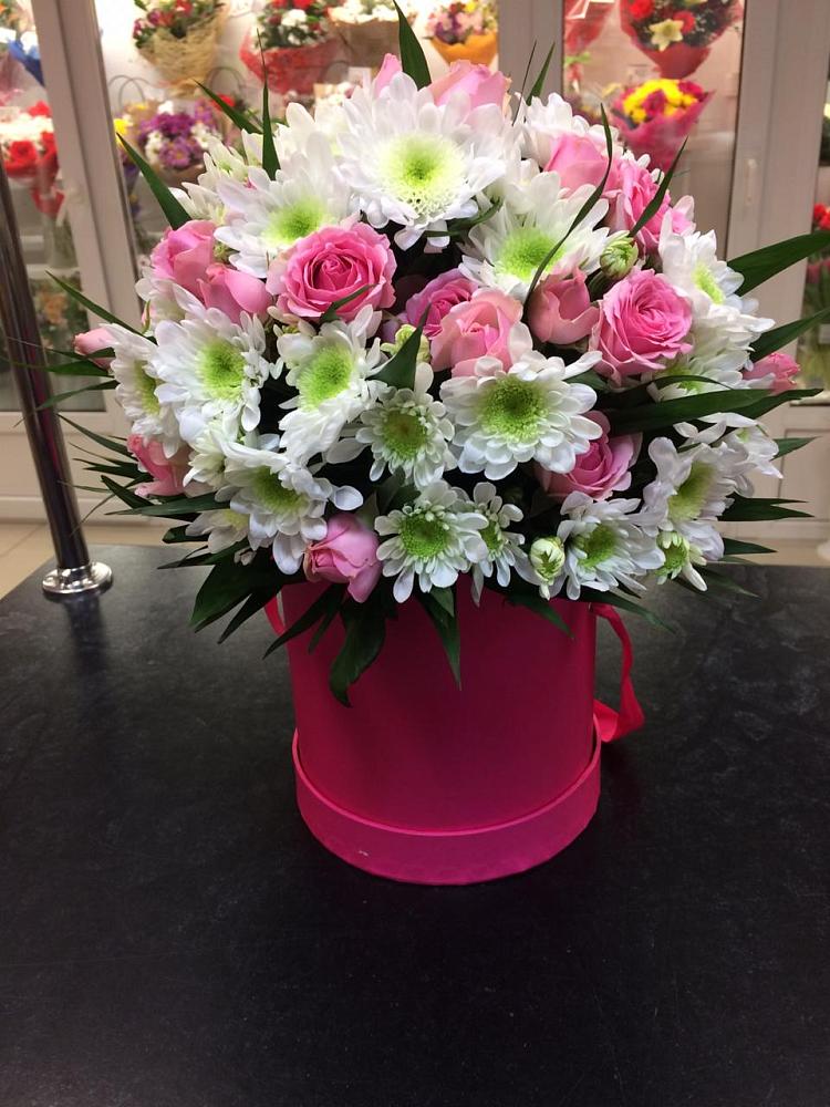 Цветочная композиция из Розы и Хризантемы в шляпной коробке в Балахоновском