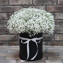Цветочная композиция из Гипсофила в шляпной коробке в Балахоновском