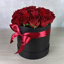Цветочная композиция из Розы в шляпной коробке в Балахоновском