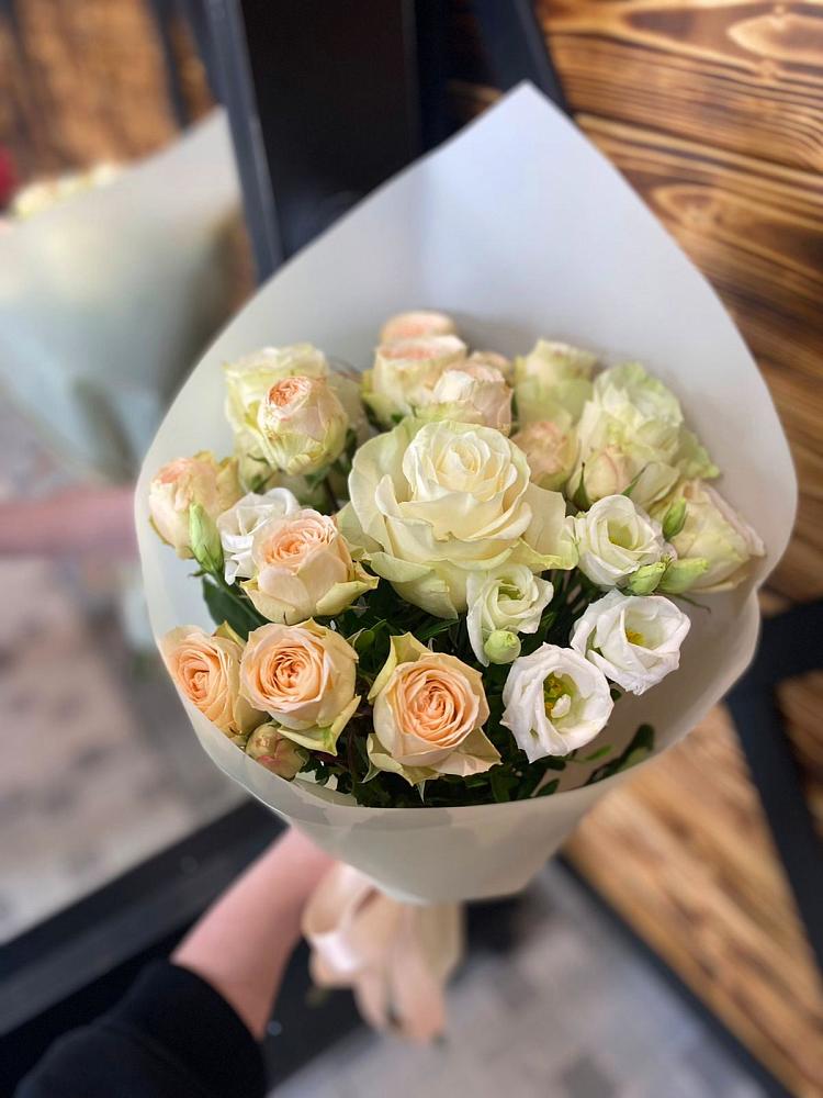 Букет цветов из: Розы и Лизиантусы в Балахоновском